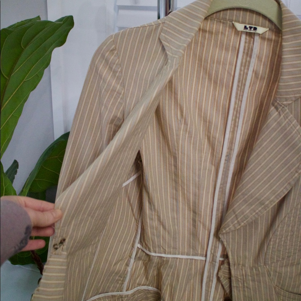 Lightweight Spring Blazer - Picture 3 of 3